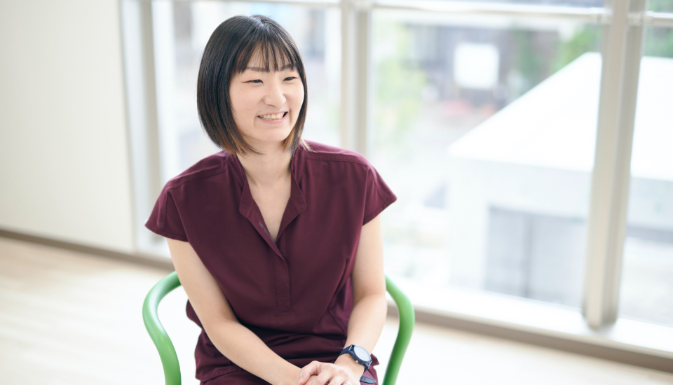 笑顔の女性獣医師