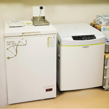 血液保存用の冷凍庫、遠心分離装置