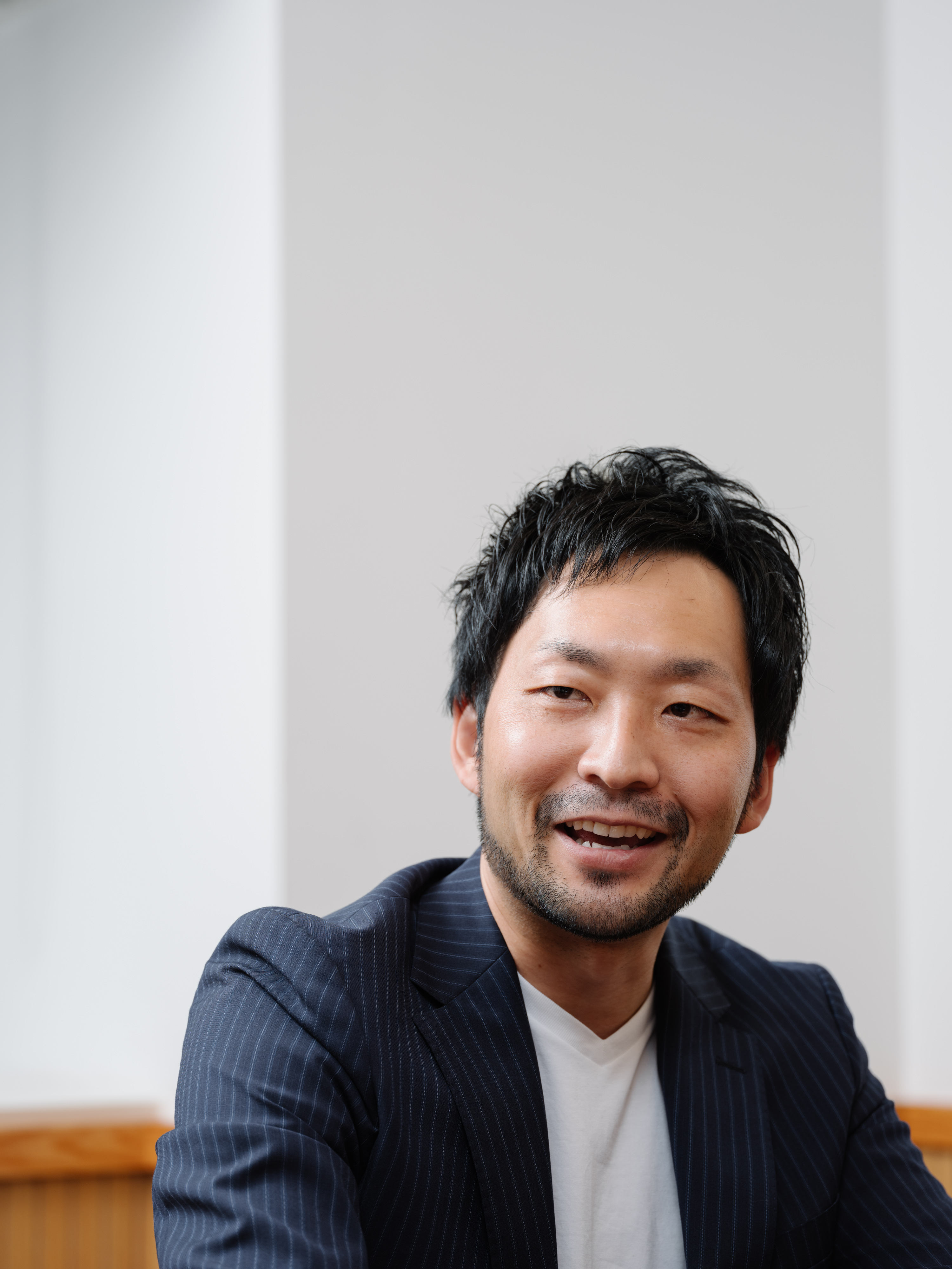 インタビューに答える栗原先生