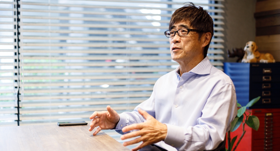 インタビューを受けているペット獣医師