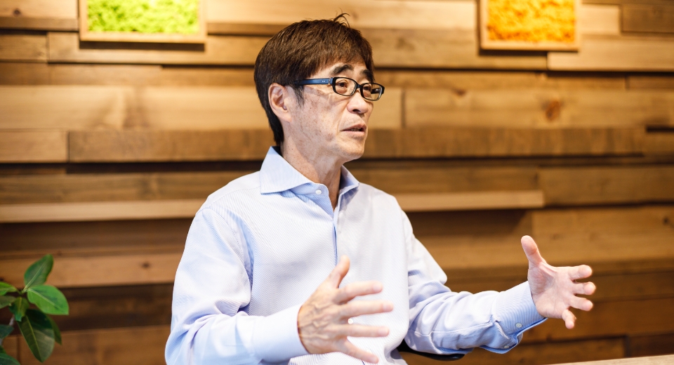 インタビューを受けているペット獣医師