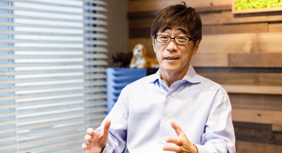 インタビューを受けているペット獣医師