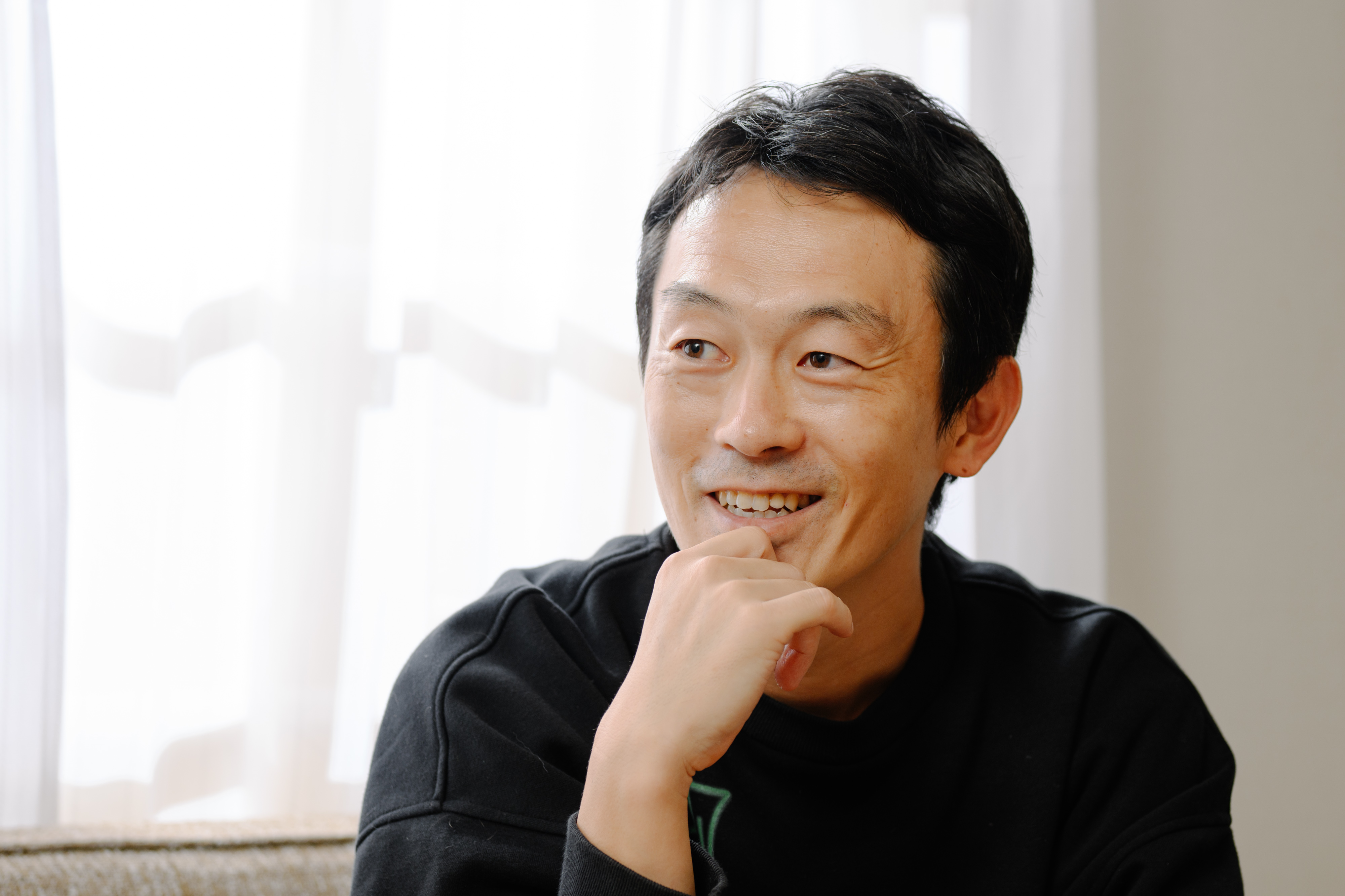 インタビューに答える中村先生