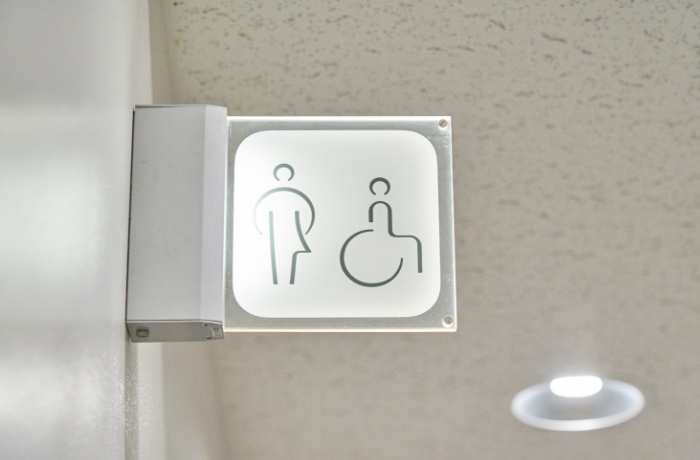 ダイバーシティの思いがこもったトイレサイン